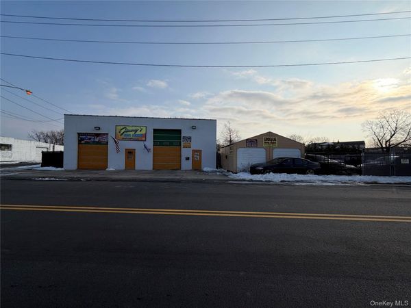 620 Shore Road , Lindenhurst, NY 11757