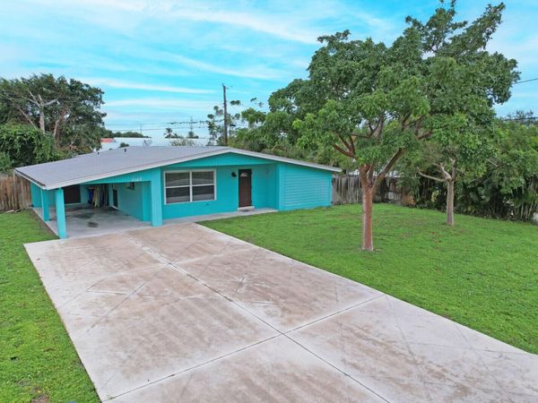 8151 SE Evergreen Street, Hobe Sound, FL 33455