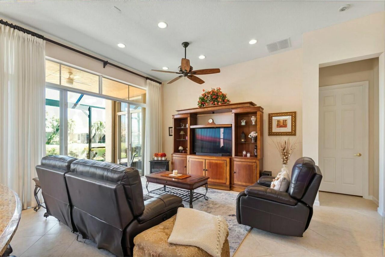 8709 Via Grande E, Wellington, FL 33411 Photo