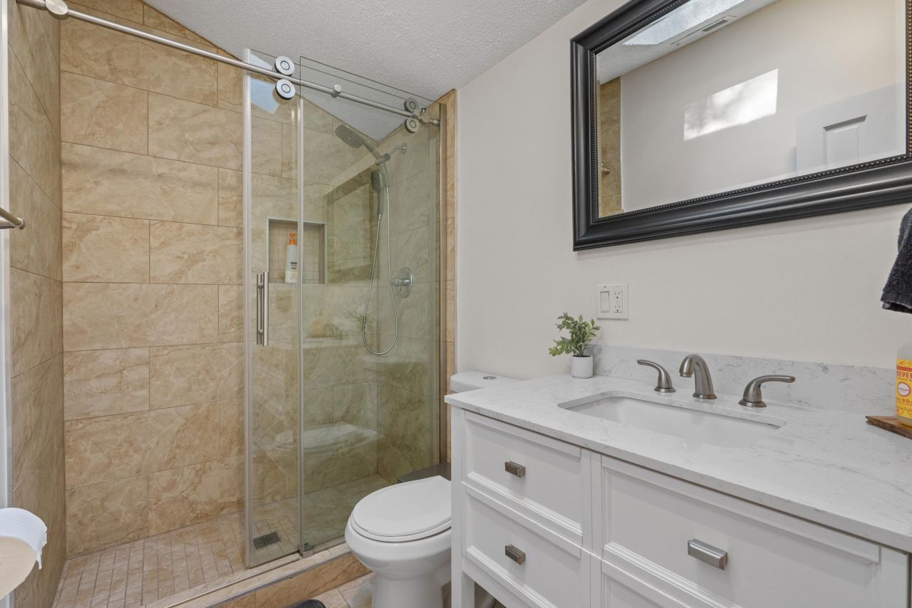 406 Lafayette Rd.  Photo 22