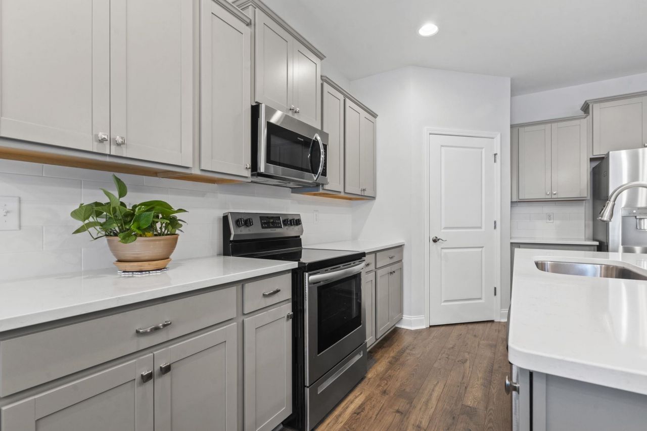 2405 Capri Court  Photo 10