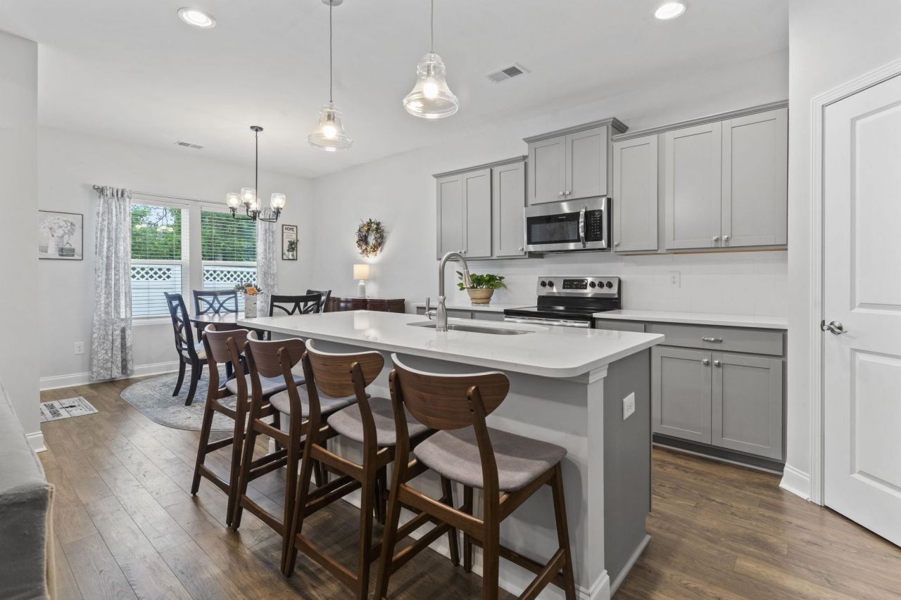 2405 Capri Court  Photo 7