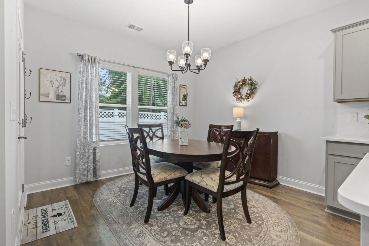 2405 Capri Court  Photo 8