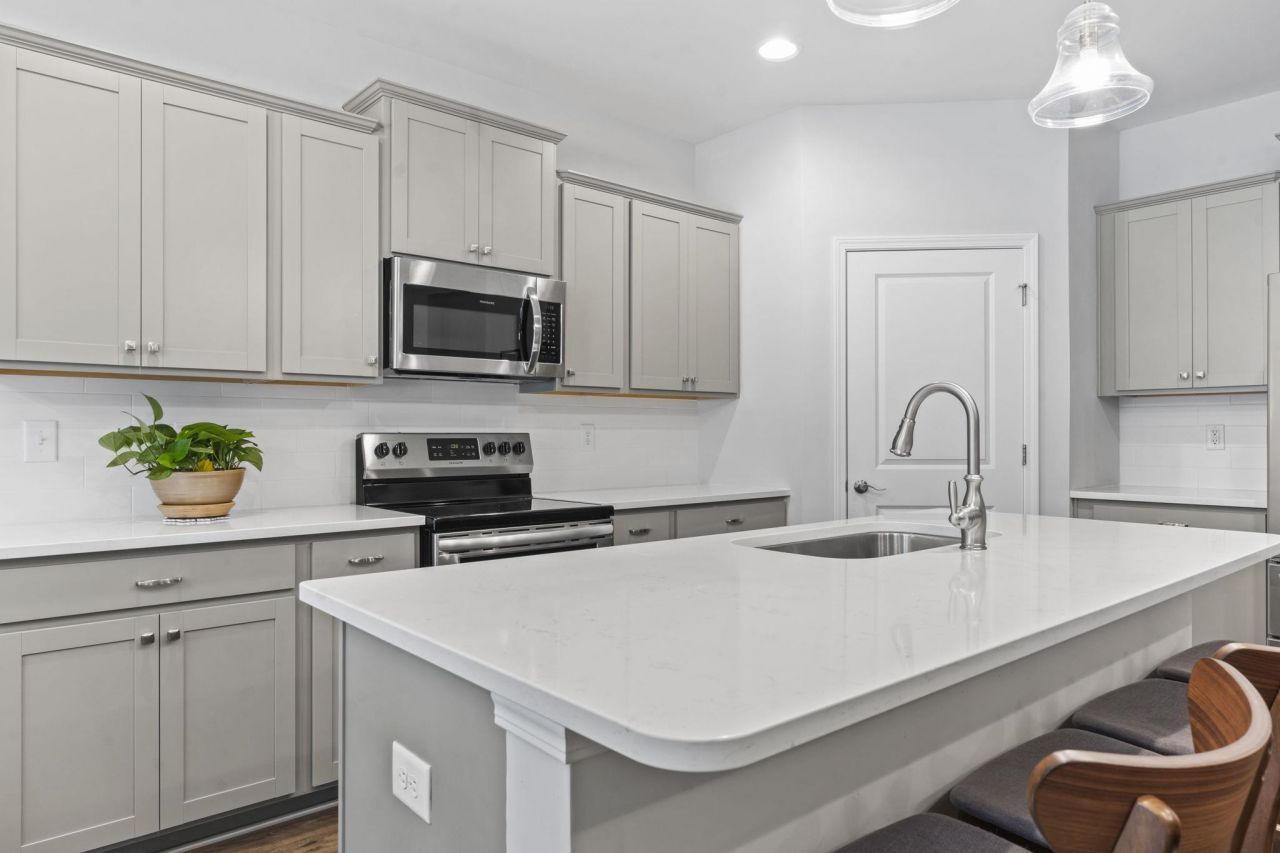 2405 Capri Court  Photo 9