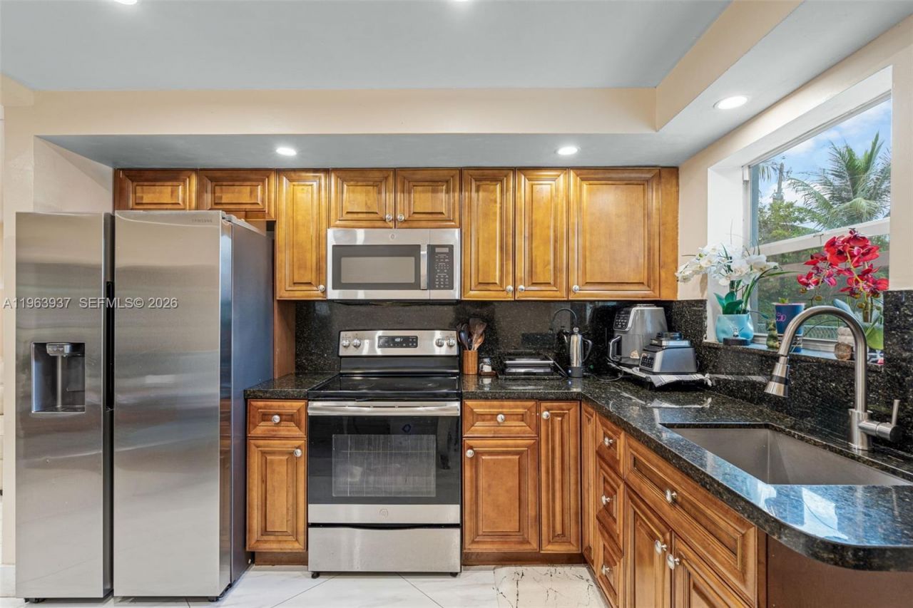 6233 Rodman St , Hollywood, FL 33023 Photo