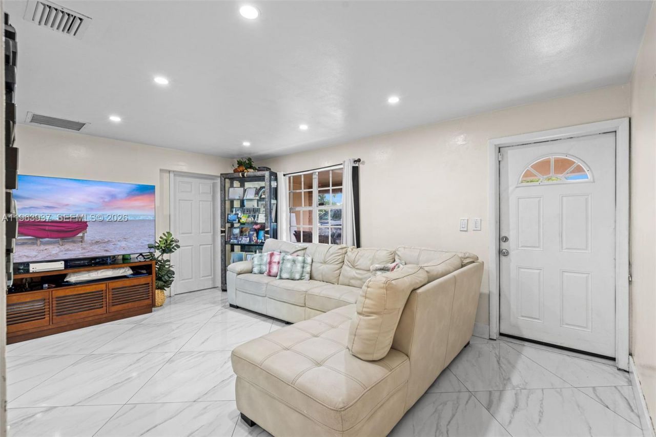 6233 Rodman St , Hollywood, FL 33023 Photo