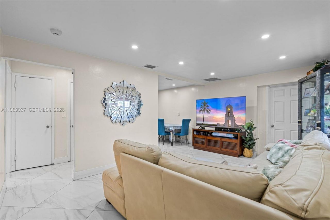 6233 Rodman St , Hollywood, FL 33023 Photo