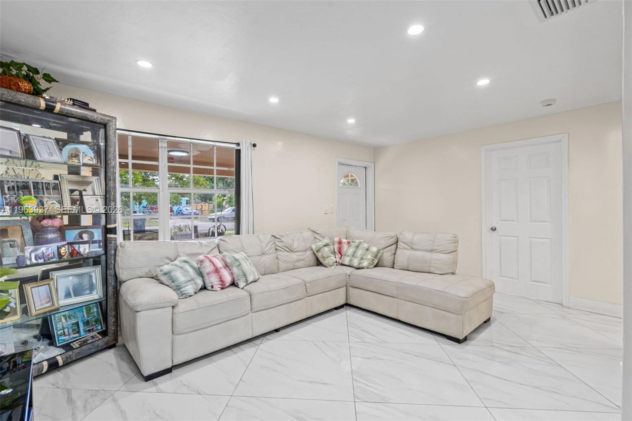 6233 Rodman St , Hollywood, FL 33023 Photo