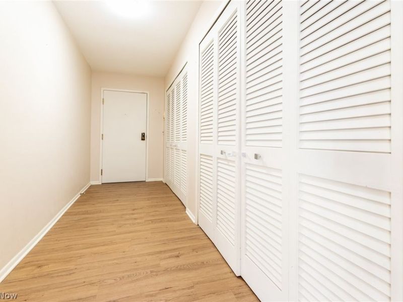 2112 Acacia Park Drive, Unit 209, Lyndhurst, OH 44124 Photo 13