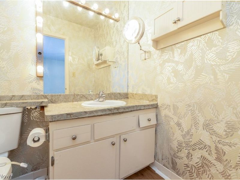 2112 Acacia Park Drive, Unit 209, Lyndhurst, OH 44124 Photo 17