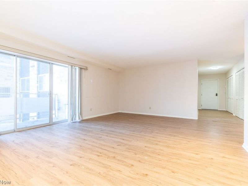 2112 Acacia Park Drive, Unit 209, Lyndhurst, OH 44124 Photo 3