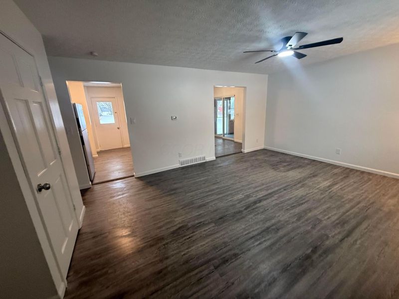 471 Mink Street SW, Pataskala, OH 43062 Photo 2