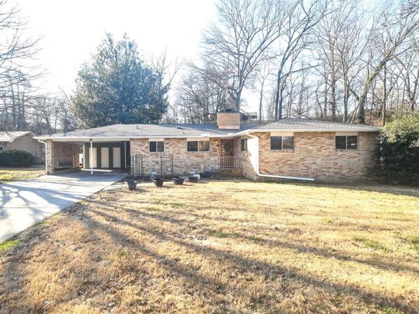 710 W University Street, Siloam Springs, AR 72761