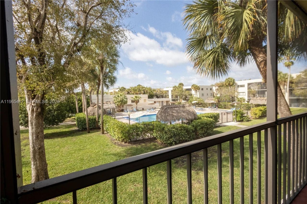 8045 SW 107th Ave, Unit 212, Miami, FL 33173 Photo