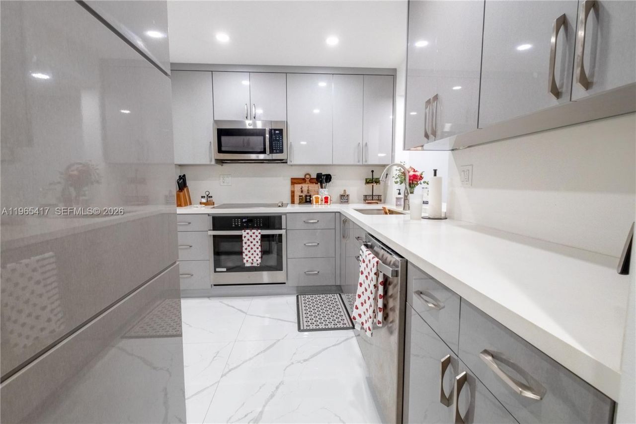 8045 SW 107th Ave, Unit 212, Miami, FL 33173 Photo