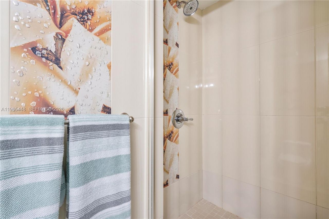 5601 Collins Ave, Unit 423, Miami Beach, FL 33140 Photo