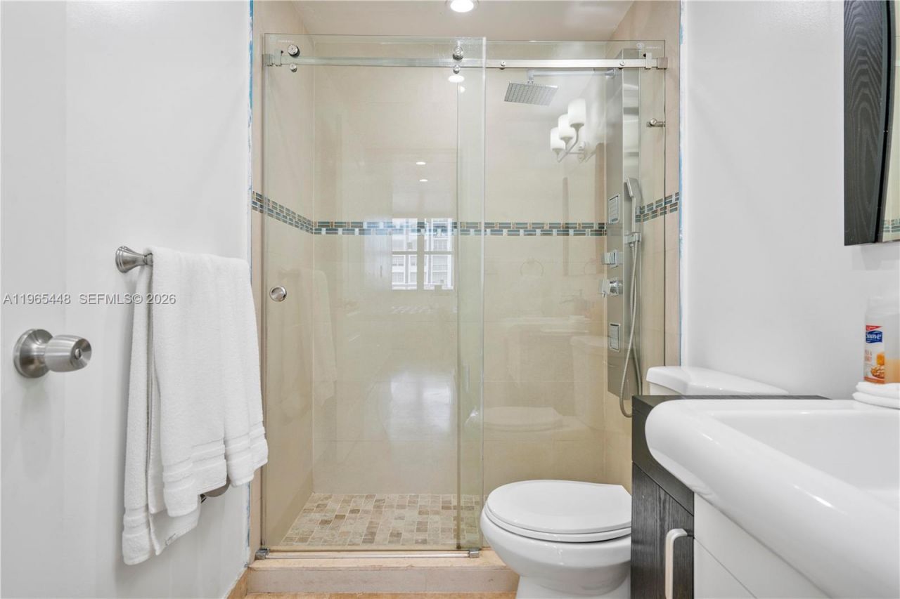 5601 Collins Ave, Unit 423, Miami Beach, FL 33140 Photo