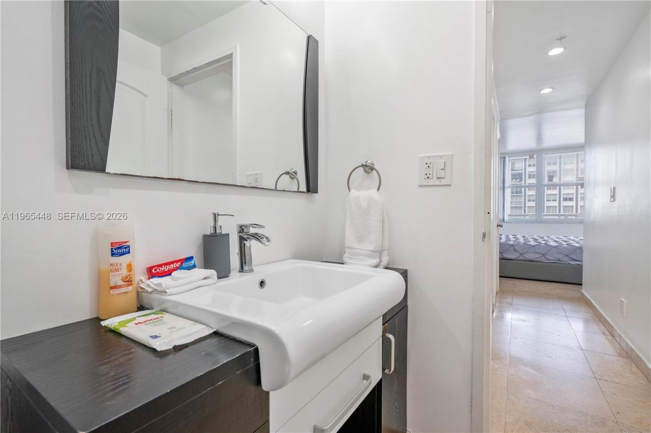 5601 Collins Ave, Unit 423, Miami Beach, FL 33140 Photo