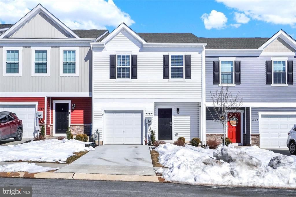 325 Locust Run Drive, York, PA 17404 Main Photo