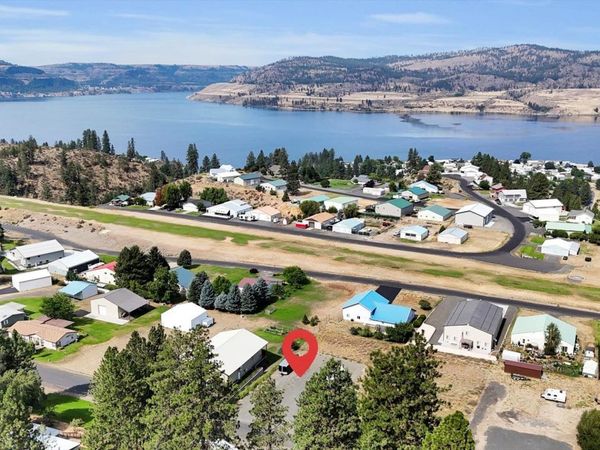 319 Airport Way, Seven Bays, WA 99122