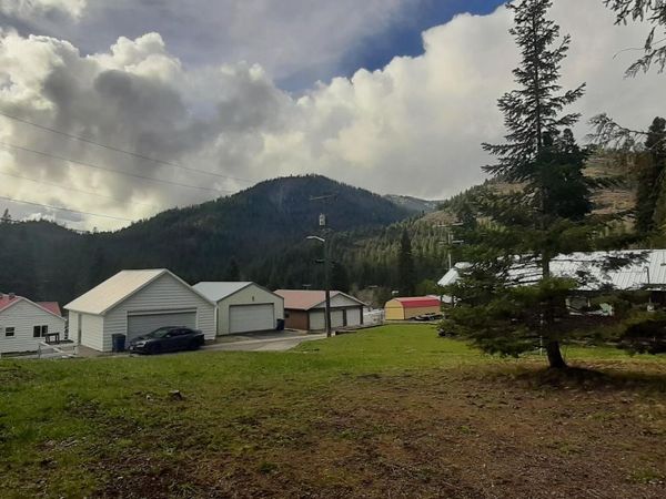 8th St, Mullan, ID 83846