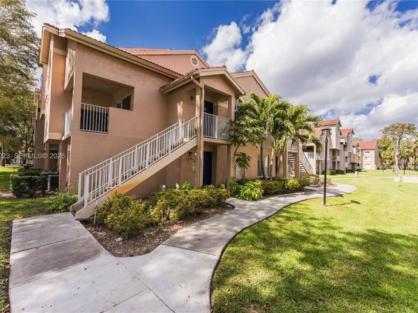 10521 SW 157th Pl, Unit 102, Miami, FL 33196