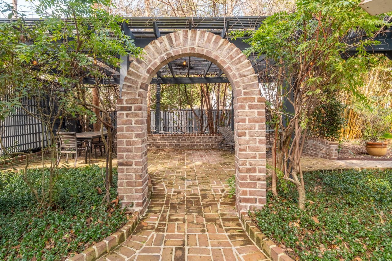 42 Dalton Street Photo 50