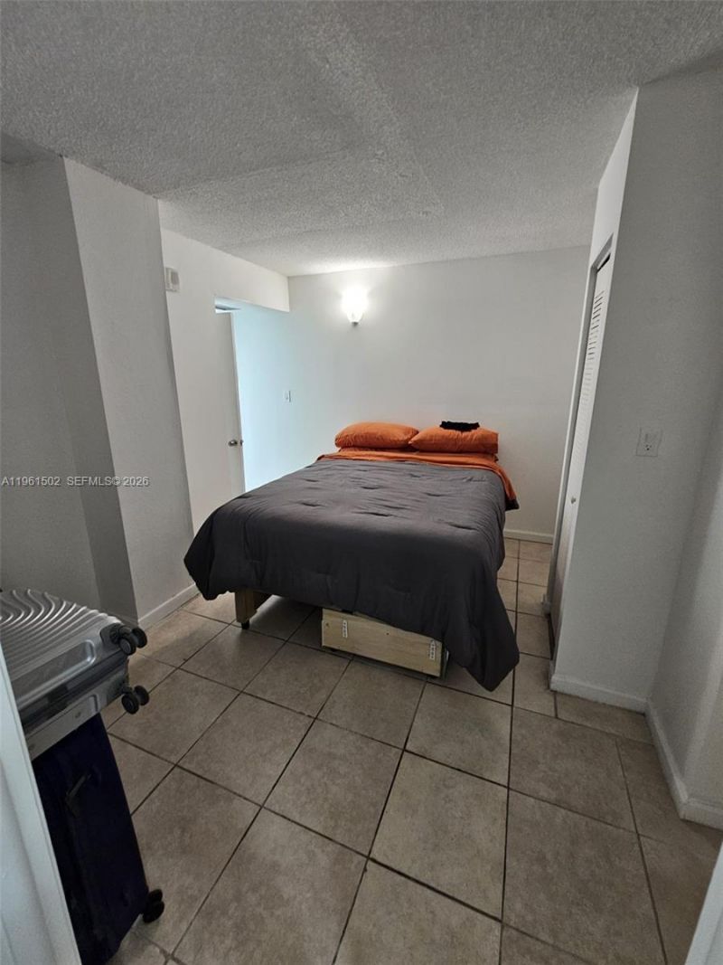 6900 Bay Dr , Unit 8J, Miami Beach, FL 33141 Photo