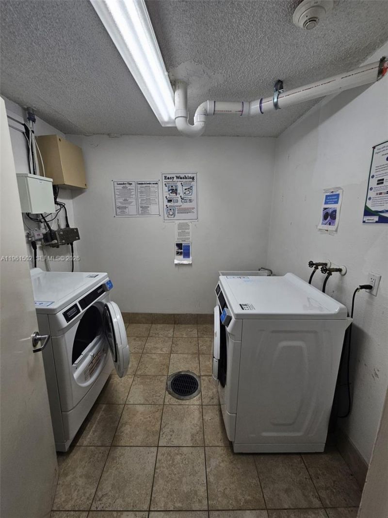 6900 Bay Dr , Unit 8J, Miami Beach, FL 33141 Photo