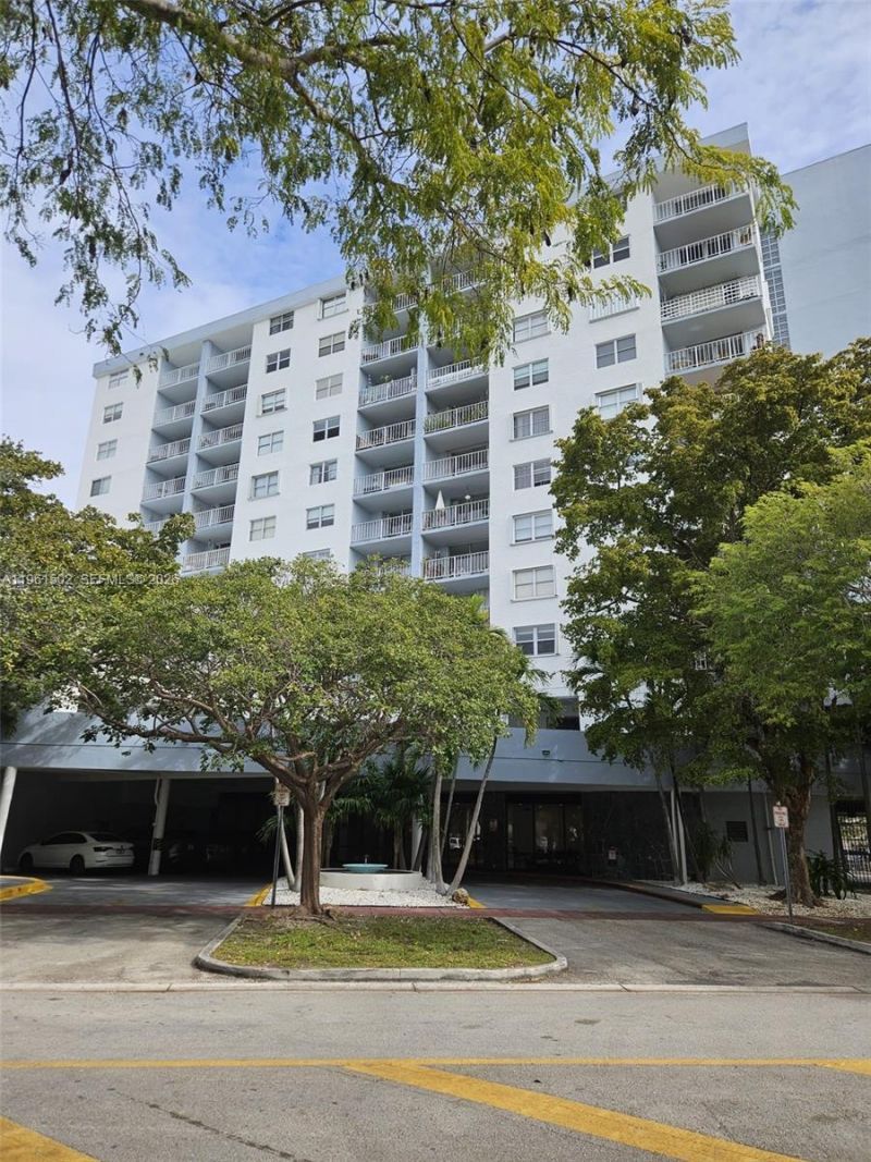 6900 Bay Dr , Unit 8J, Miami Beach, FL 33141 Photo