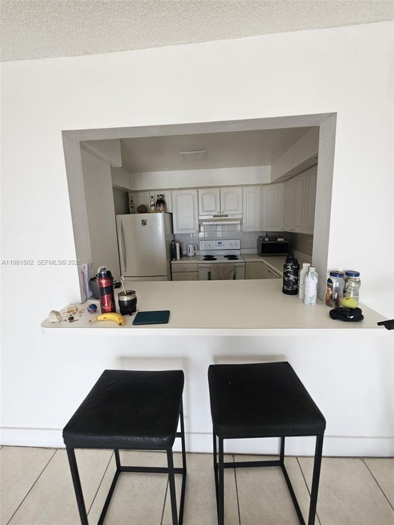 6900 Bay Dr , Unit 8J, Miami Beach, FL 33141 Photo