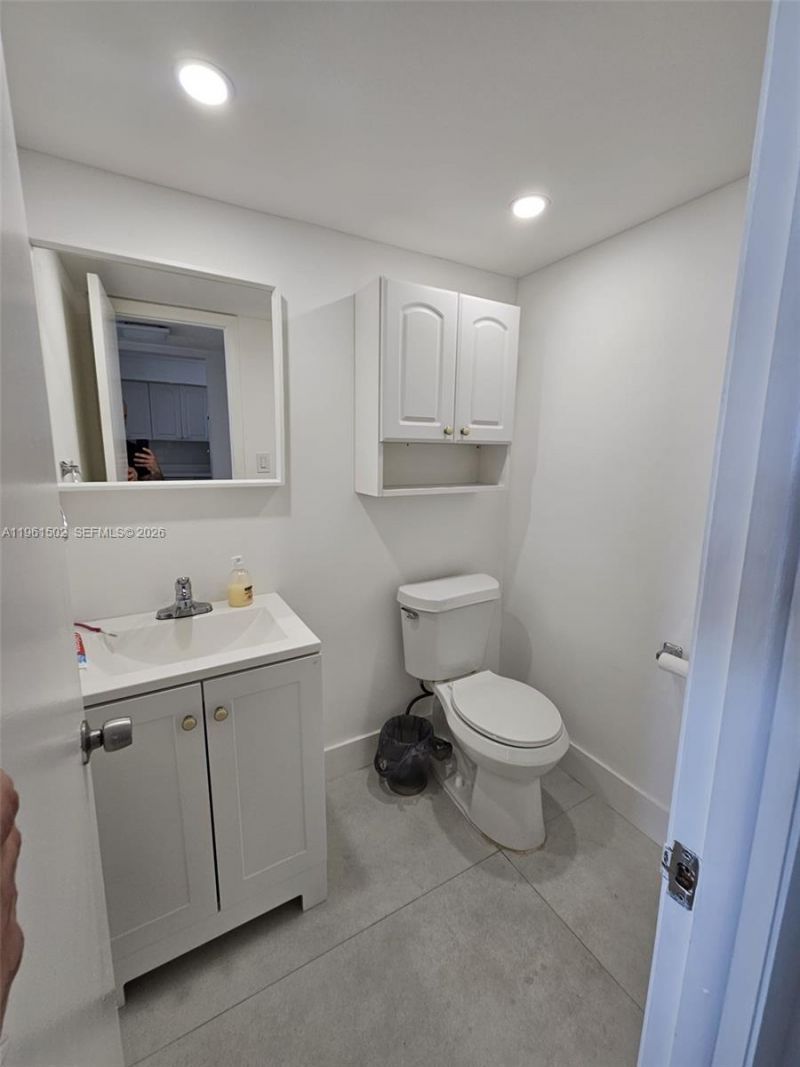 6900 Bay Dr , Unit 8J, Miami Beach, FL 33141 Photo