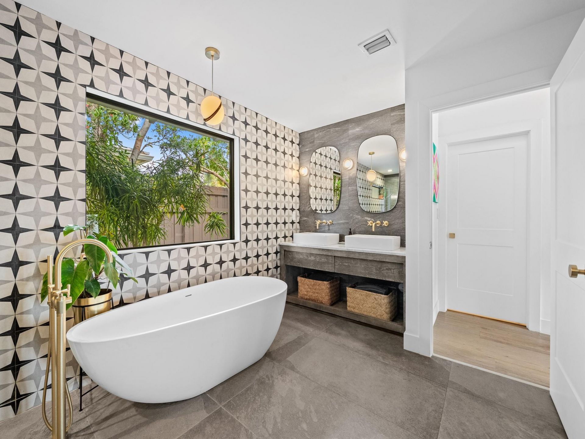 1610 Middle River Drive, Fort Lauderdale, FL 33305 Photo