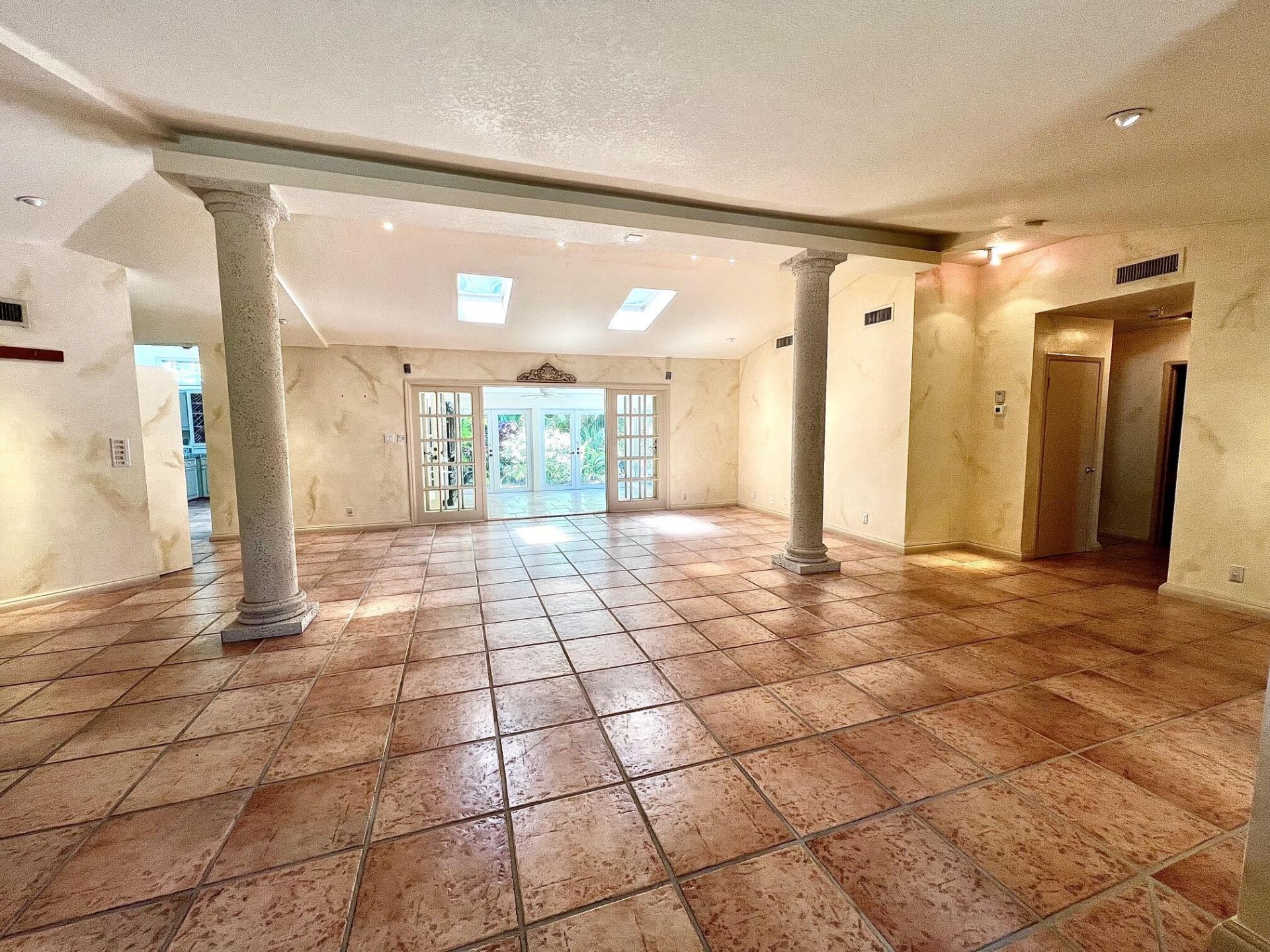 2525 NE 21st Court, Fort Lauderdale, FL 33305 Photo