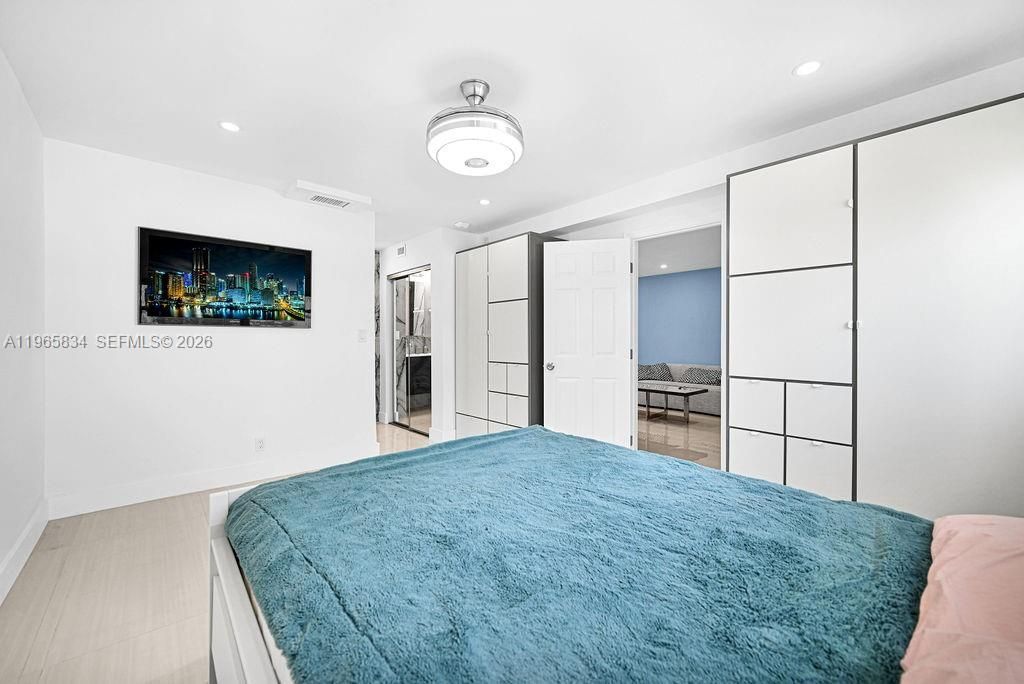 410 SE 2nd St, Unit 223, Hallandale Beach, FL 33009 Photo