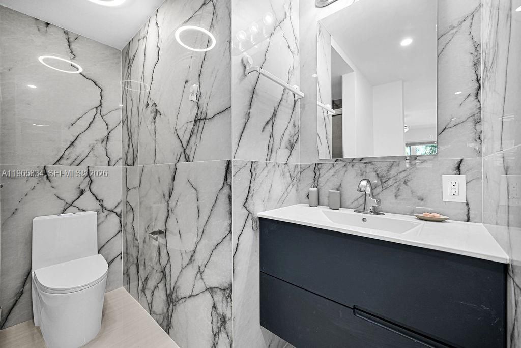 410 SE 2nd St, Unit 223, Hallandale Beach, FL 33009 Photo