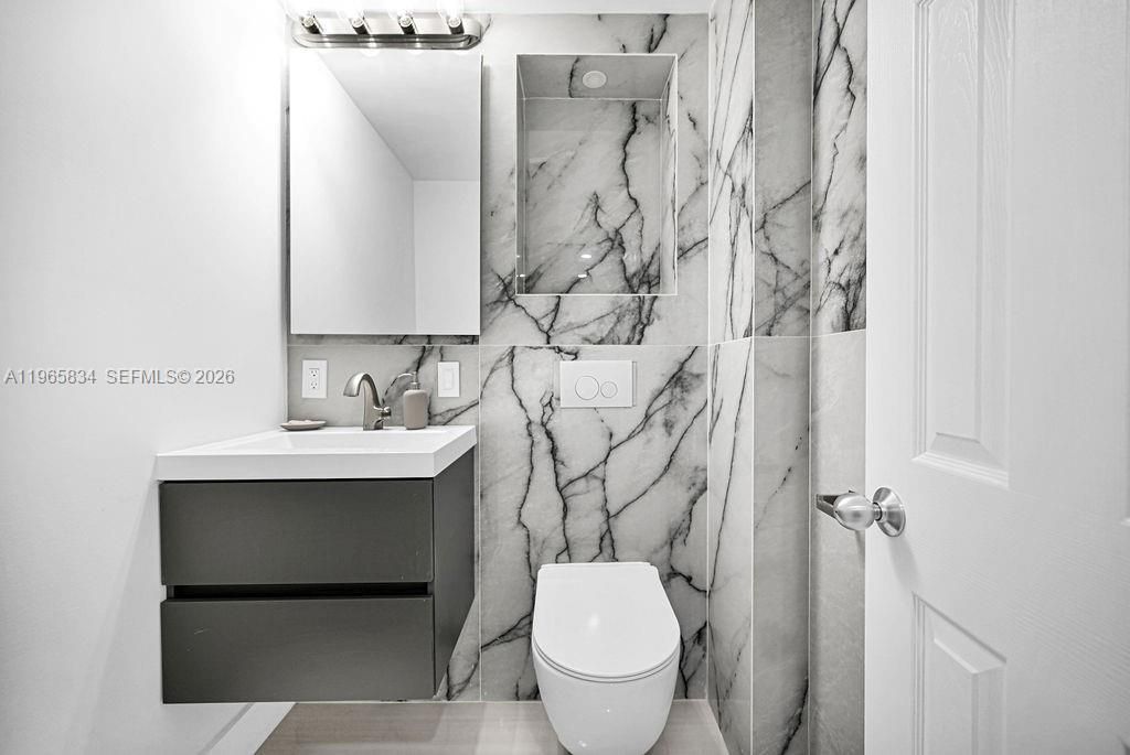 410 SE 2nd St, Unit 223, Hallandale Beach, FL 33009 Photo