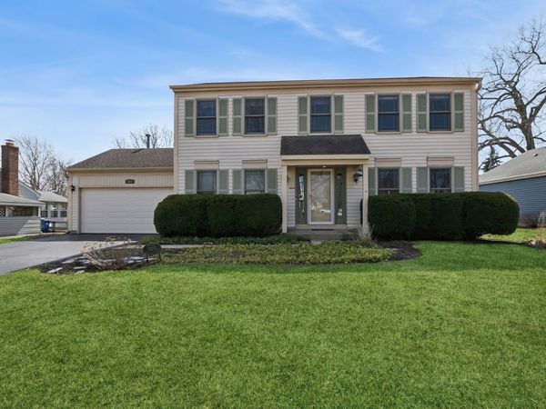 5573 Barnwood Drive, Gurnee, IL 60031