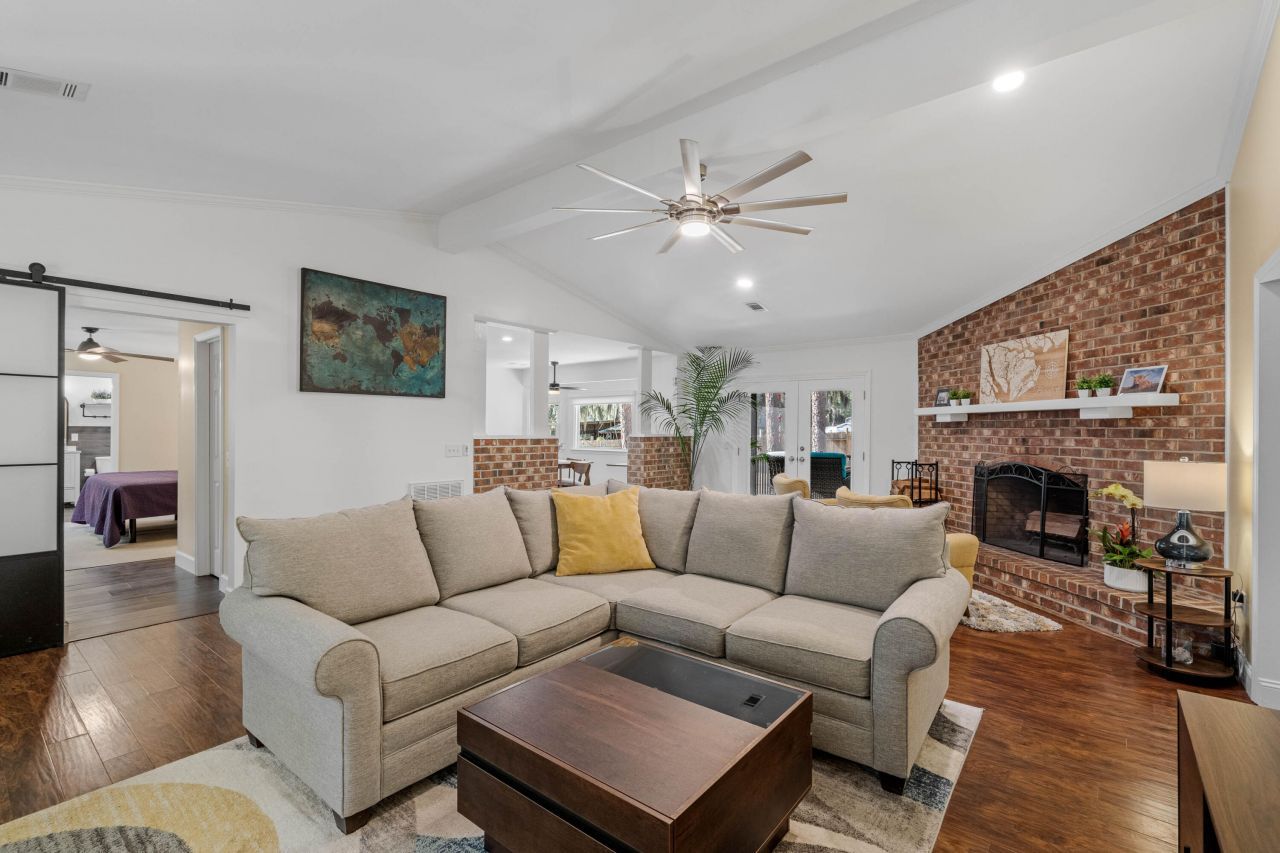 1110 Hookstra Lane Photo 6