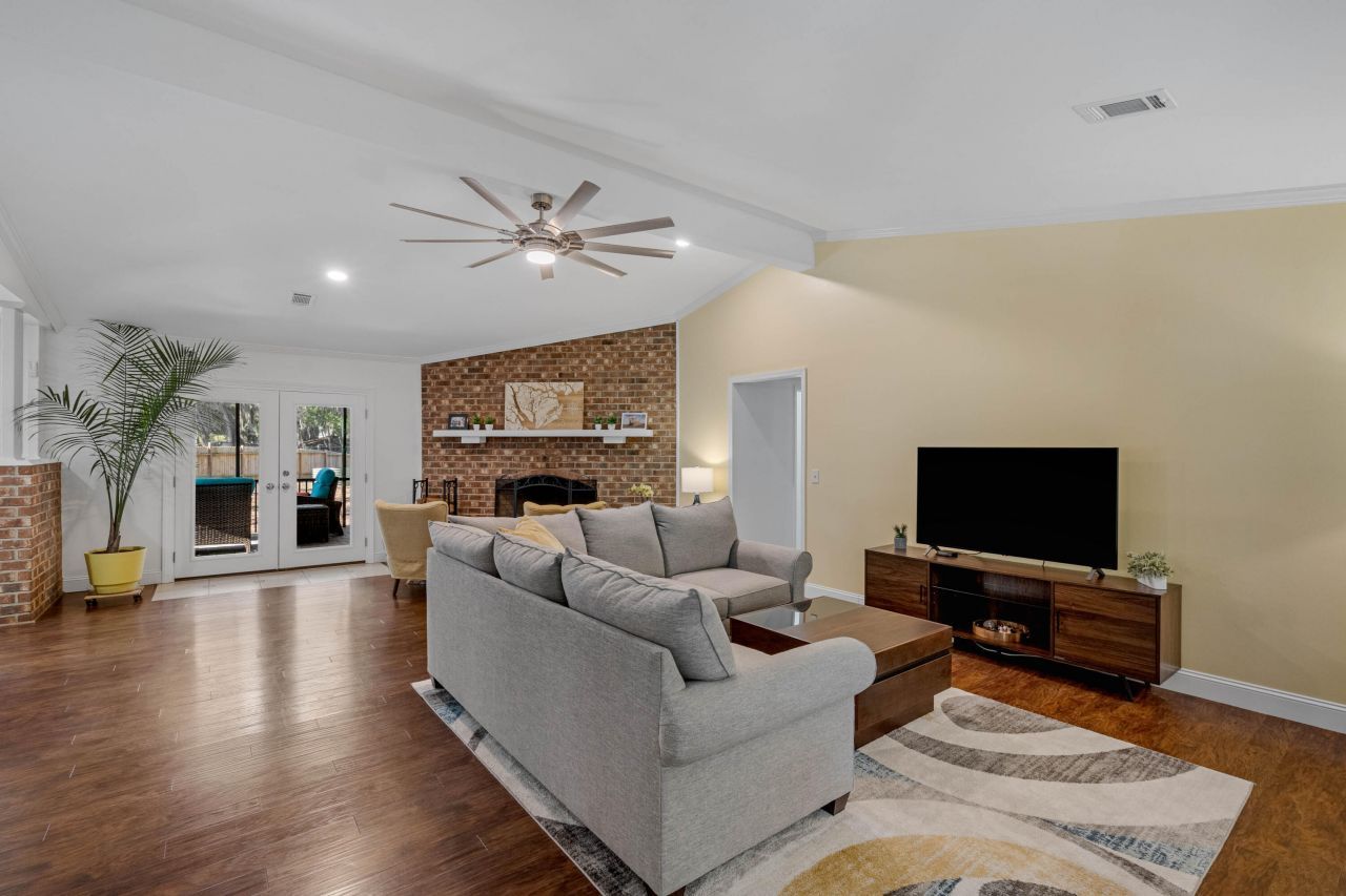 1110 Hookstra Lane Photo 7