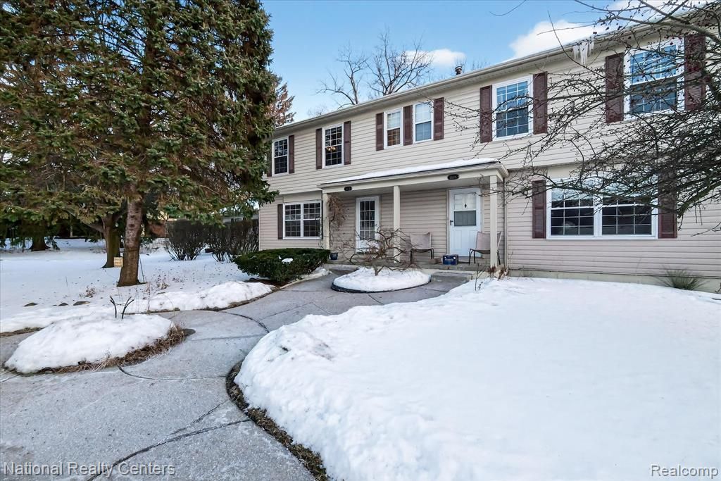 2124 Park Place Drive, Walled Lake, MI 48390 Main Photo