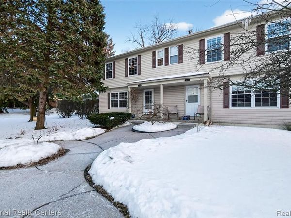 2124 Park Place Drive, Walled Lake, MI 48390