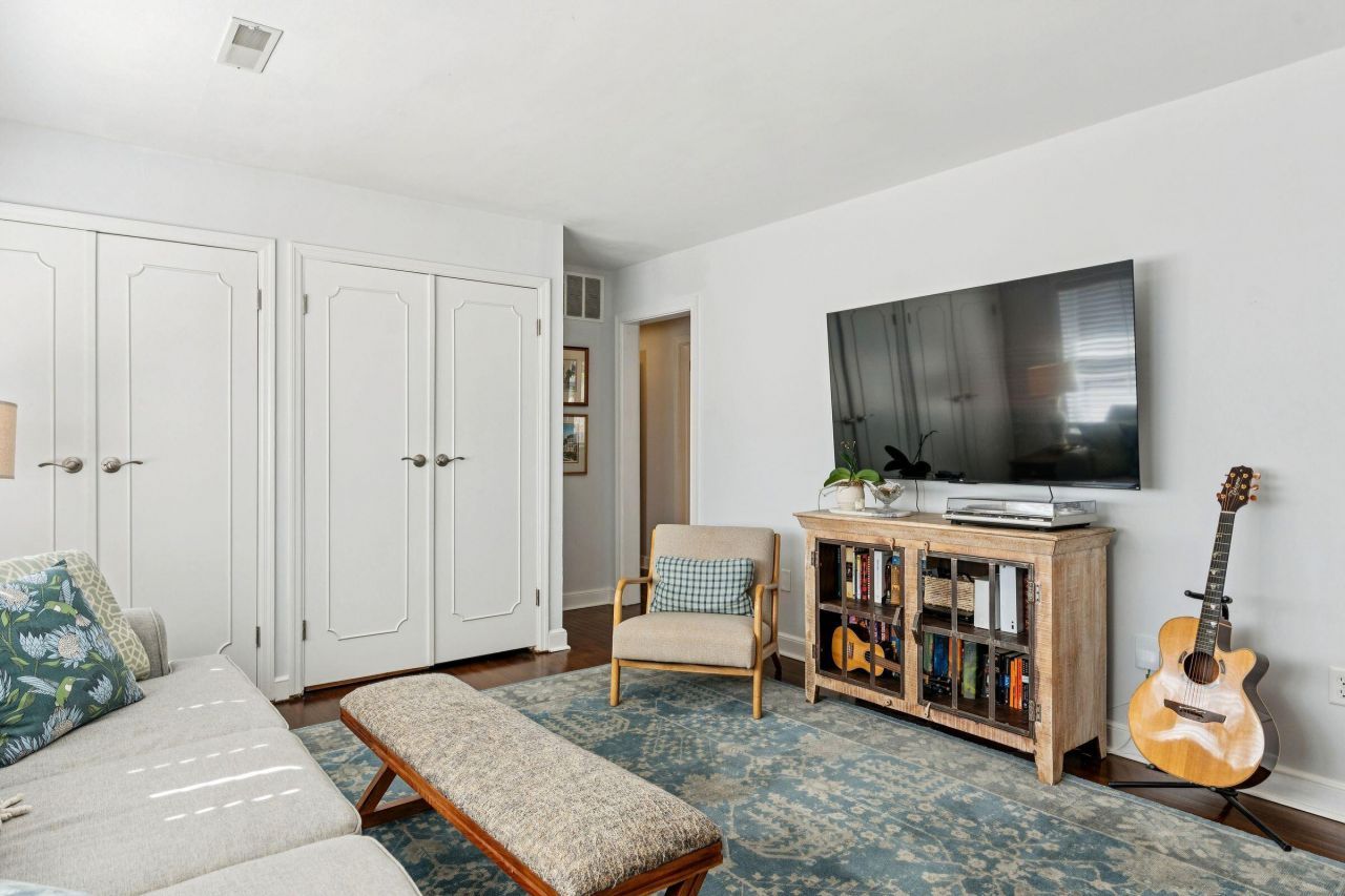 1054 Keats Road Photo 12