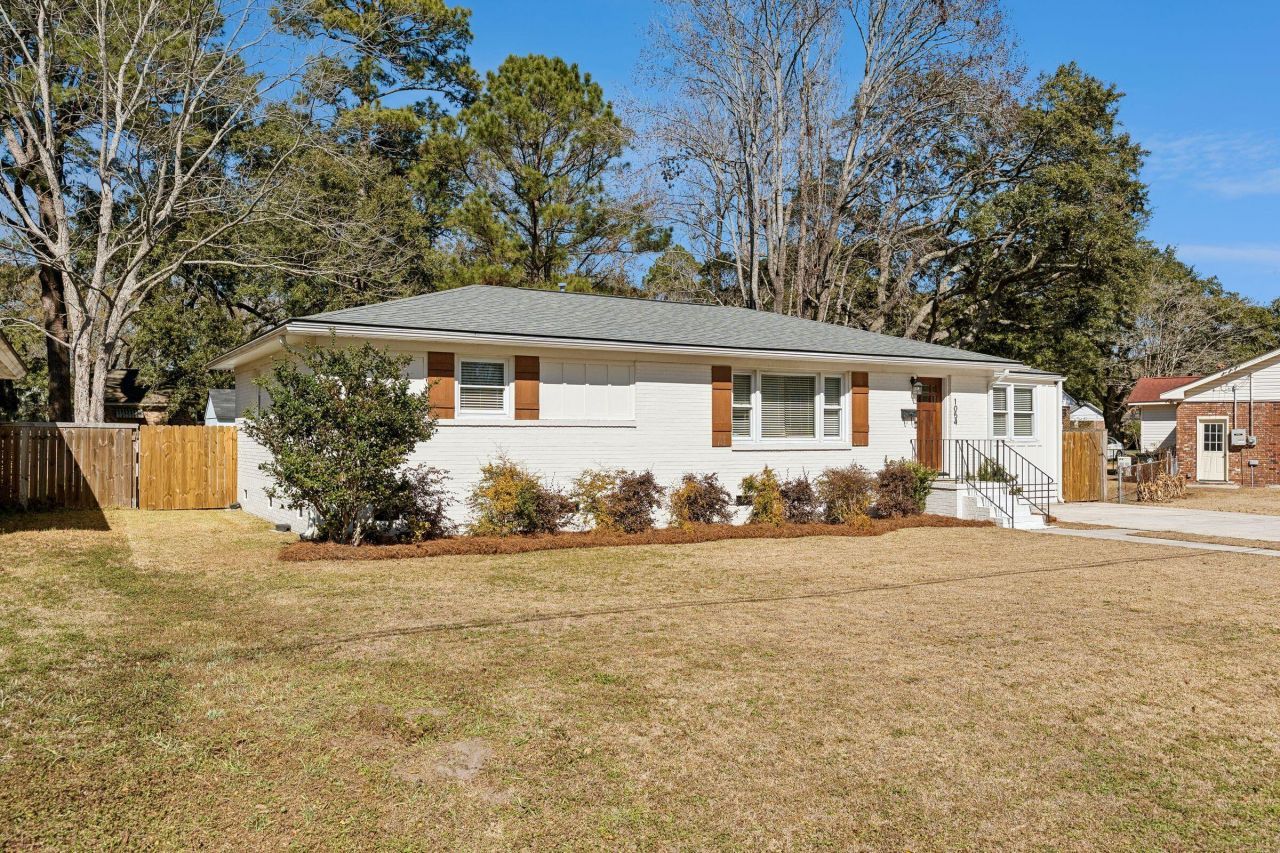 1054 Keats Road Photo 4