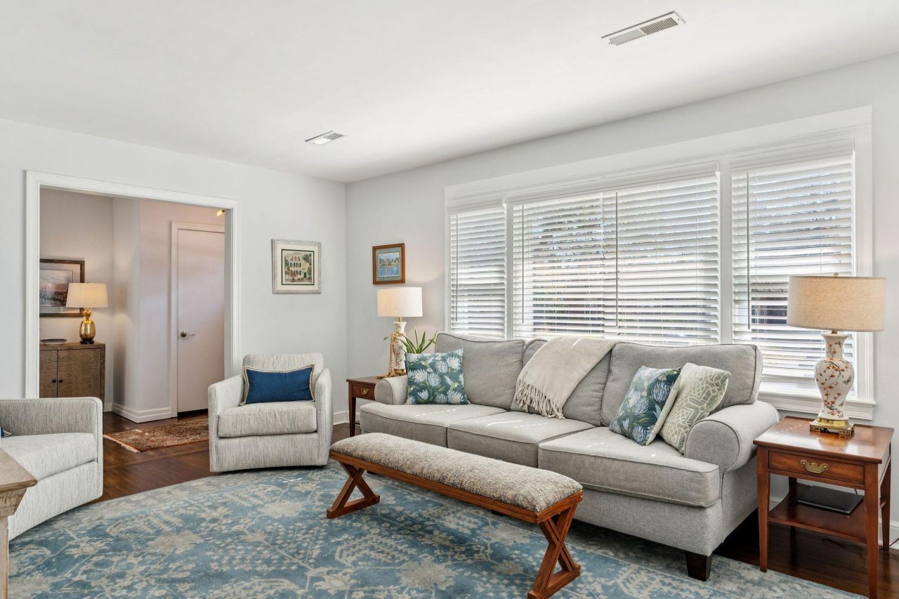 1054 Keats Road Photo 9