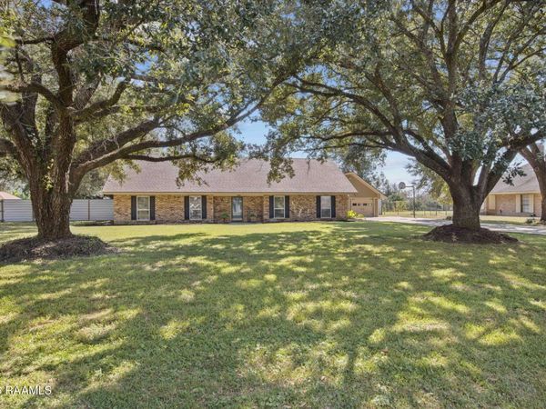 1059 Briar Patch Drive, Broussard, LA 70518
