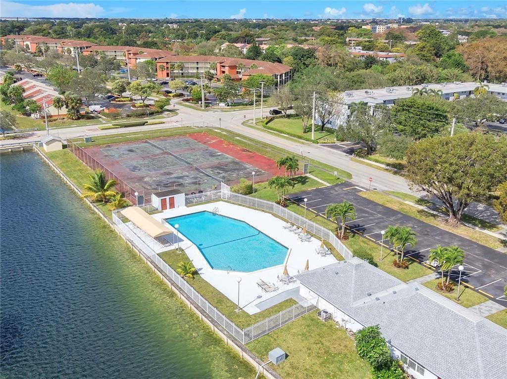8305 NW 61 Street, Unit C110, Tamarac, FL 33321 Photo