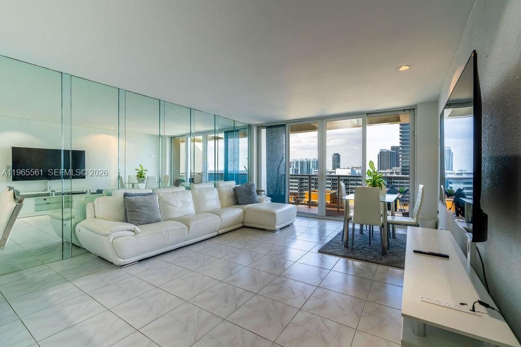 3140 S Ocean Dr, Unit PH7, Hallandale Beach, FL 33009 Photo