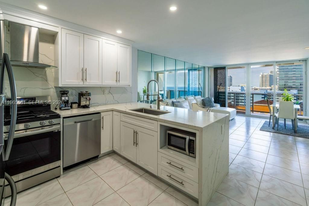 3140 S Ocean Dr, Unit PH7, Hallandale Beach, FL 33009 Photo