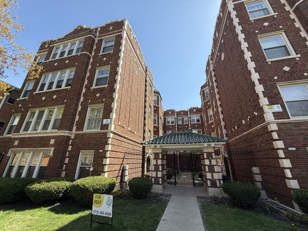 2111 Grove Avenue, Unit 200, Berwyn, IL 60402